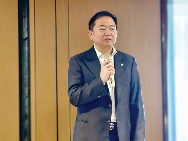 六福旅游集团总裁赖振融正式宣告，将扩大资产布局，观光本业将赴海外积极寻觅标的以扩展新点。图／姚舜