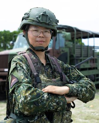 586旅砲兵營實彈射擊 累積實務經驗爭榮譽