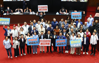 當年綠委提案應放假日就包括行憲紀念日  蕭美琴也連署了