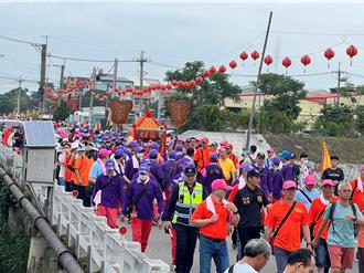 雲林六房媽過爐盛大登場 萬人徒步為媽祖搬新家