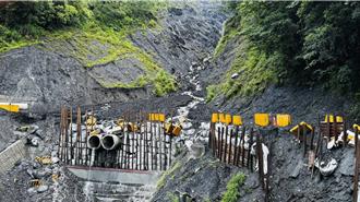 降雨釀泥流！奧萬大連外道路中斷 5／11起休園3天