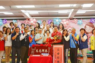 母親節前夕 苗市表揚34位模範母親、18戶慈孝家庭