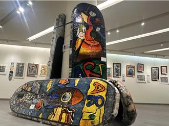 台東新生國小學生以廢棄課本自製SUP板 明天下水開划