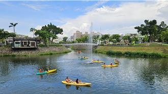 屏東復興公園滯洪池輕艇體驗 徜徉綠楊垂柳間一秒到歐洲