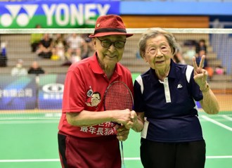 清晨盃羽球》今日紅館熱鬧開打 百歲人瑞下場競技超熱血