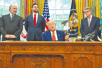 美英首個貿易協議 關稅10％仍在