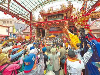 金门迓城隍 两岸3000信眾逗闹烈