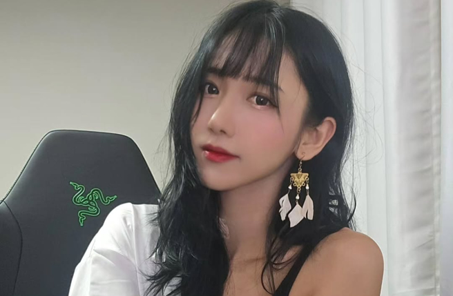 企鵝妹在法國旅遊期間，遭到當地男子揮拳攻擊。（圖／企鵝妹IG）