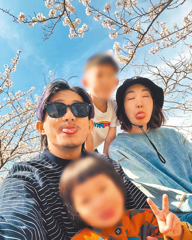 Tizzy Bac鼓手前源经常带老婆小孩去旅游。（相信音乐提供）