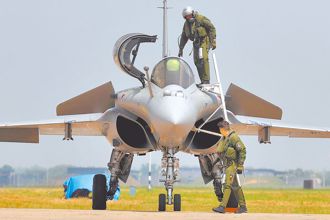 共機遭F-16V鎖定渾然不知？呂禮詩用巴鐵空戰打臉于將軍