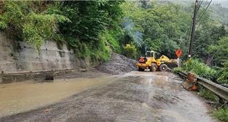 大雨侵襲中市台8線靈甫橋土石流 中橫便道一度取消通行