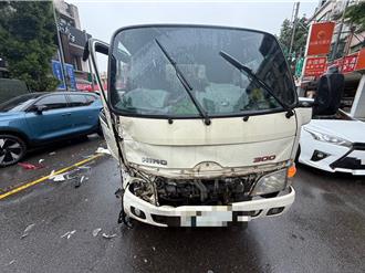 林口仁愛路貨車「低頭看導航」追撞前車 女乘客腦震盪送醫