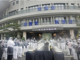 台中慈濟浴佛節登場 上千人風雨無阻參與