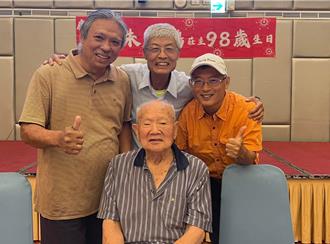 《咒》电影场景李栋山庄庄主 99岁病逝 山友不舍