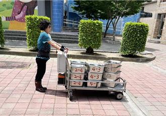 嘉義興中國小打造「特斯拉」餐車助攻 減輕廚工媽媽負擔