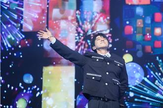 黃致列狂飆中文歌致敬大S老公 丟Man味毛巾引粉絲瘋搶