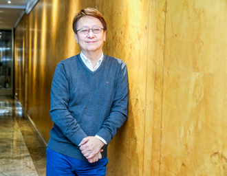 跟佛祖谈条件被警惕？李四端「楼梯重摔下楼」膝盖麻3个月才想通