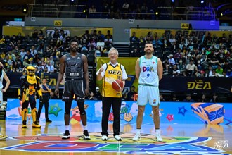 TPBL》特攻母親節辦家庭日 外交部政務次長吳志中開球