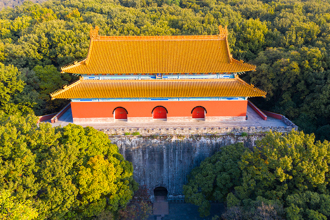 康熙南巡六度祭拜朱元璋 跪出清朝200年江山