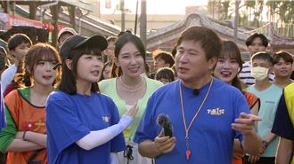 母親節最暖瞬間！胡瓜加碼邀80歲阿嬤掃錢 一掃破萬感動全場