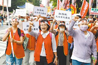 陸配上街 訴求修兩岸條例