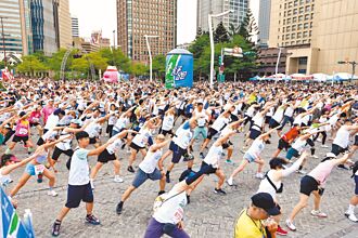 邊荷律女神加持 臺北舒跑杯兩萬人起跑