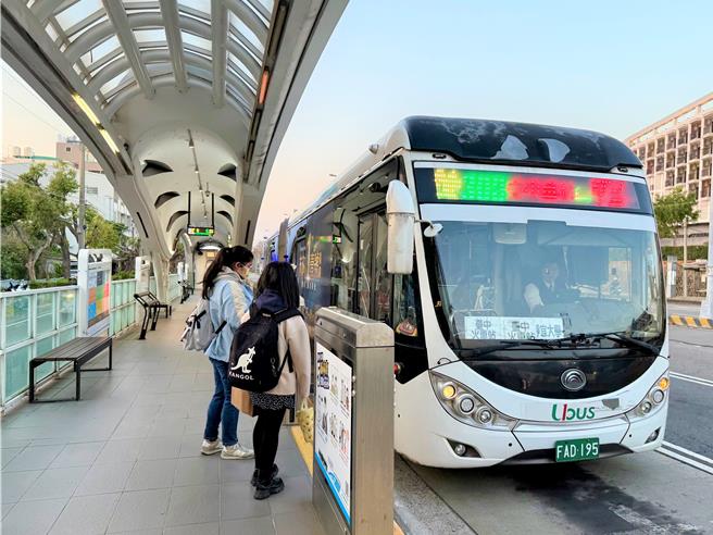 弘光科技大学位在台中市台湾大道上，校门口就有公车站，搭乘公车非常方便。（台中市府提供）
