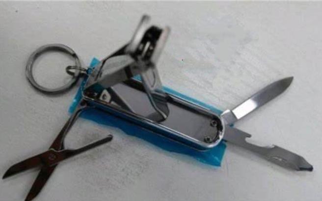 31歲吳姓男子與32歲陳男因債務問題發生口角，在一旁的27歲楊男嫌2人爭執太吵，竟持工具刀朝吳男腹部狠刺隨後逃逸。圖為工具刀示意圖。（警方提供／任義宇高雄傳真）