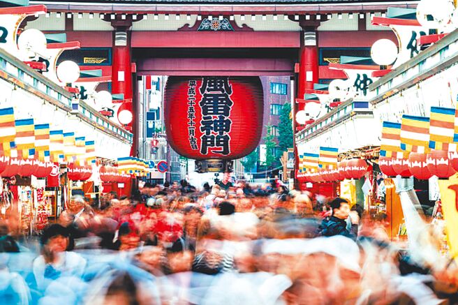 「漫暑关东铁道轻旅行5日」漫步《风起》轻井泽，朝圣《鬼灭之刃》浅草寺场景等。（易飞旅游提供）