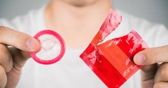 性伴侣一个换一个 16岁男惨罹淋病 就医问：保险套是什么