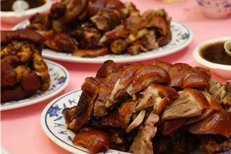 美味無法擋！花蓮不老騎士長征200公里 萬巒買豬腳不慎摔車