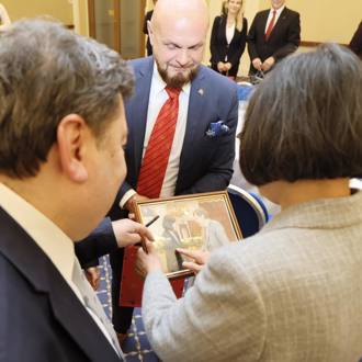 蔡英文訪歐還要去英國！網曝法語遊客要求合照喊：她很厲害欸