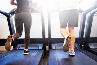 高血壓男跑步機昏迷1小時無人聞問 飯店要賠、保險公司免賠原因曝