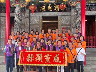 新北民政局赴汐止福山巖顯應廟贈匾4字 感念廟方照顧鄰里 