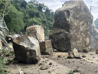 連日大雨釀禍！苗62線巨石砸落波及2車　1人送醫