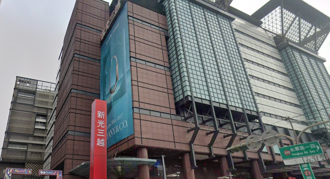 台南1.6万户无预警停电 新光三越一片黑 台电曝原因