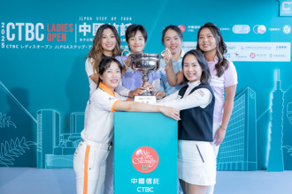 中国信托女子公开赛 中国信托女子高尔夫之星誓将奖杯续留台湾