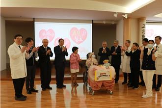 廣三SOGO槍擊案受害人癱瘓 母親無怨無悔照顧26年