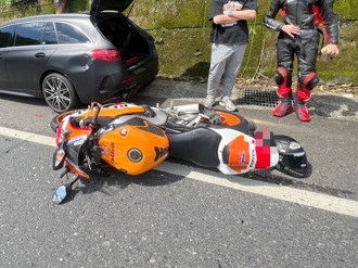 北宜公路重机自摔撞路边车 24岁骑士过弯失控酿祸
