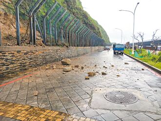土石滑落 石門道路一度封閉
