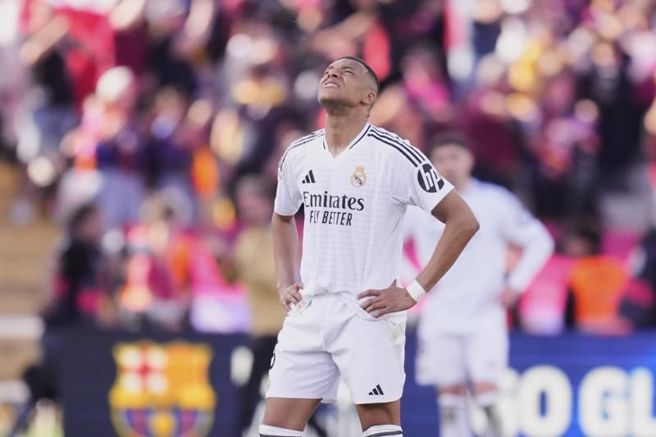 皇马姆巴佩演出帽子戏法。（美联社）