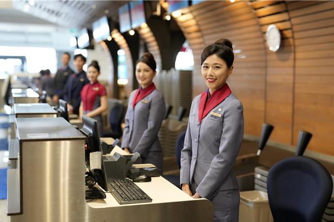 华航开缺桃园机场运务员及资讯工程师。（华航提供）