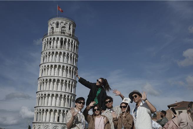 《嗨！营业中》第五季展开「义大利任务篇」，6人一起去外景破任务。（好看娱乐提供）