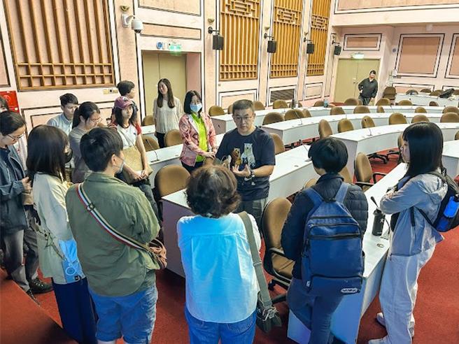 玉山國家公園園區目擊黑熊通報頻繁，顯示人熊衝突日益升溫，玉管處舉行黑熊保育系列講座。（玉山國家公園提供／楊靜茹南投傳真）