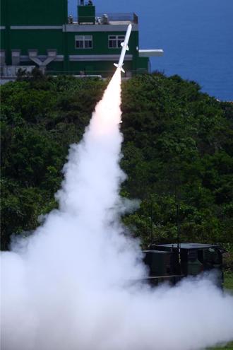 3發全中！「陸劍二飛彈」實彈射擊操演   展現地面防空能力