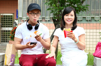 狄莺母亲节前夕出车祸自撞 满脸是血「下巴缝7针、左脸挫伤」