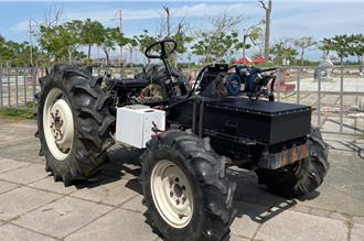 工研院開發首台全國產小型電動曳引機 農民成本減少35％