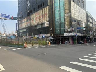 中壢老婦街頭棄置大量資收物 環保局聯手警局追查