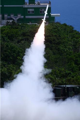 陸劍二飛彈射擊操演  專家：提升陸軍防空火力