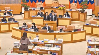 林月琴遭疑自肥 白批綠雙標